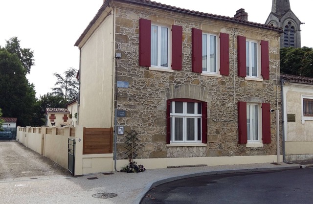 The MarieJo house, located in the heart of a pretty village, Villandraut