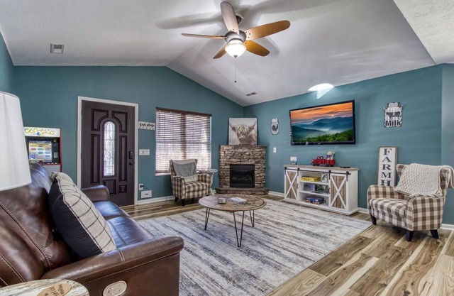 The Mason Jar, Hot Tub,WIFI, $685 In tickets each paid day!