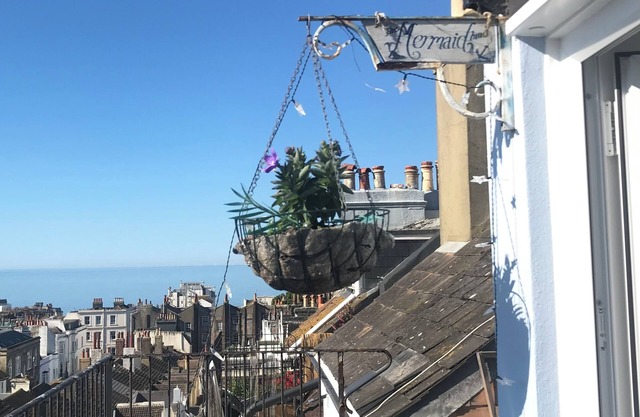 'The Mermaid Inn Brighton' (slps 3) seaview from each room, near beach & station