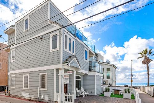 The Mission Beach VIP- 3 Decks, AC, Steps to Sand!