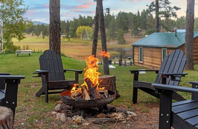 The Monet: Sauna + Firepit + Needle Views