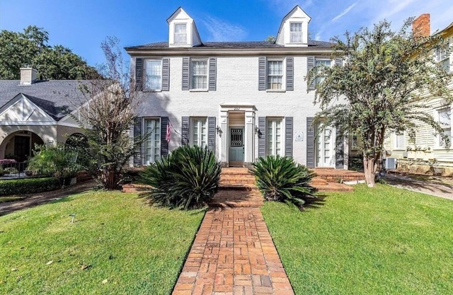 The Montgomery Manor