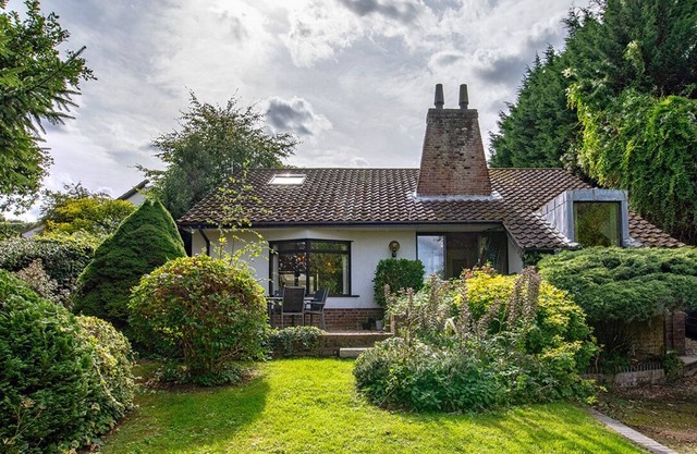 The Moorings overlooks the river & includes a private boat, hottub & games room.