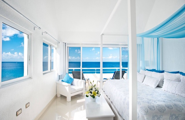 The most Romantic Oceanfront Penthouse condo on the island!