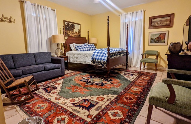 The Myrtle Room at The Town House Inn - Guesthouse