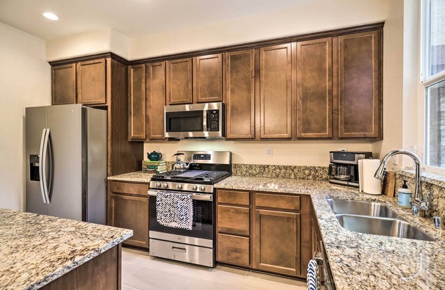 'The Nautilus' Central Carson City Townhome!