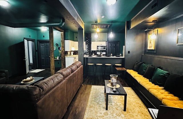 The Nightcap - Luxe 2BR - Downtown Williamsport