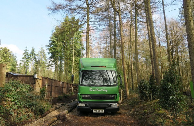 The Old Bread Lorry with hot tub