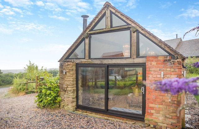 The Old Cow House - One Bedroom House, Sleeps 2