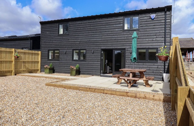 THE OLD DAIRY, pet friendly, country holiday cottage in Wingham