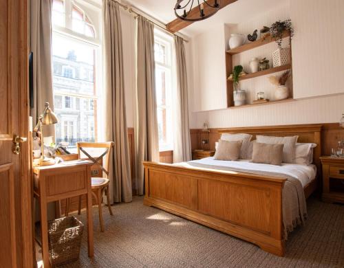 The Old Farmhouse Pub and Rooms