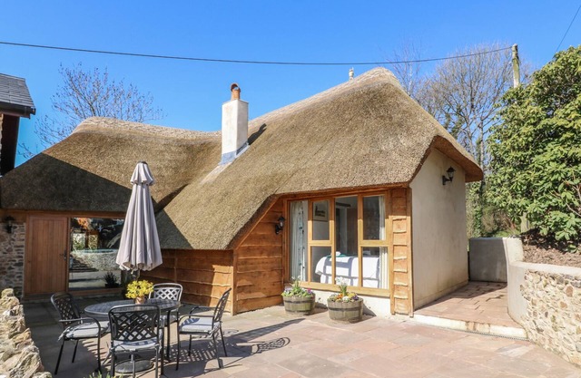 THE OLD SMITHY, romantic, luxury holiday cottage in Luppitt