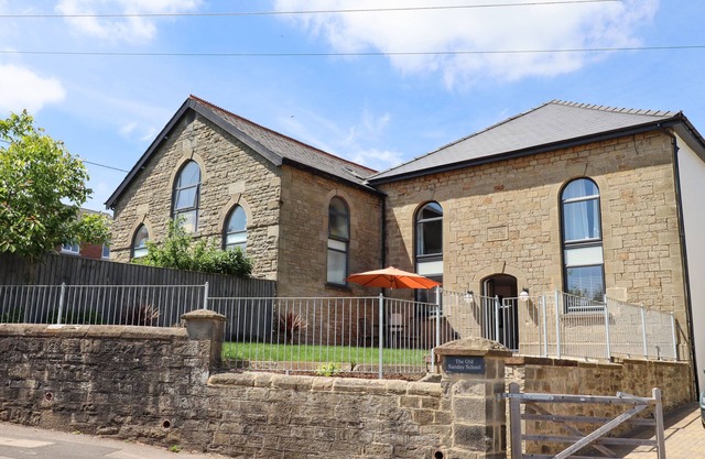 THE OLD SUNDAY SCHOOL, family friendly, with a garden in Bream