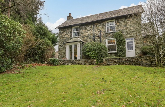 THE OLD VICARAGE, family friendly, with open fire in Keswick