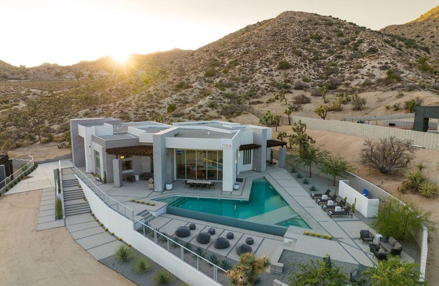 The Overlook by Fieldtrip | 7 Bd Modern Luxury with Infinity Pool & Views