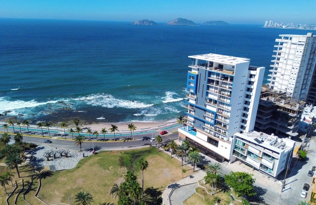 The Pacific Pearl, an exclusive Oceanfront Penthouse Condo in quiet Los Pinos