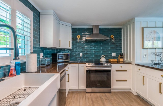 🌴The Palm & Pine🌴 Newly renovated bungalow near downtown and beaches!