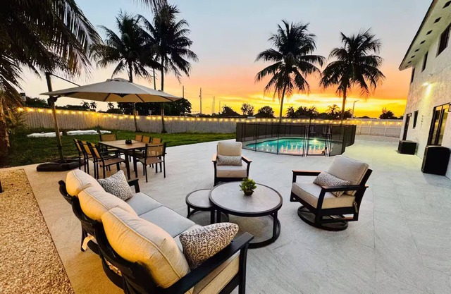 The Palms - Lux Home in Miami w Pool & Huge Patio