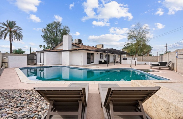 The Palms - Near ASU & Old Town Scottsdale w/Heated Pool