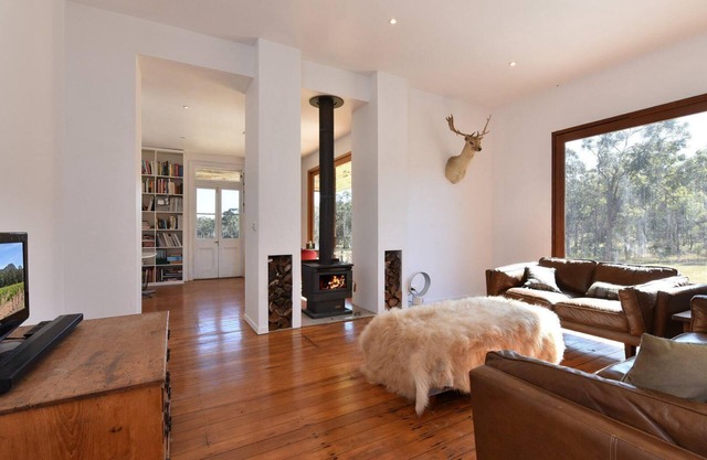 The Parson's Vineyard Retreat - get amongst the vineyards in a historic home