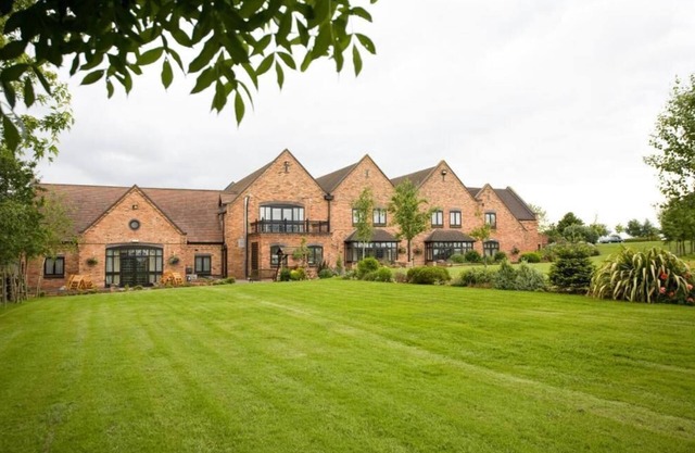 The Pear Tree Inn & Country Hotel