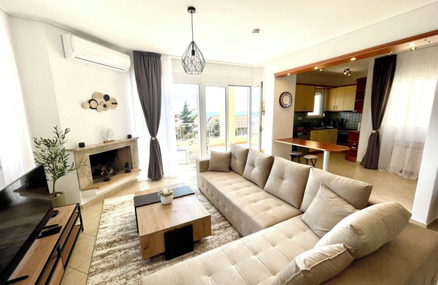 The perfect blend of comfort and tranquility in this elegant top-floor apartment