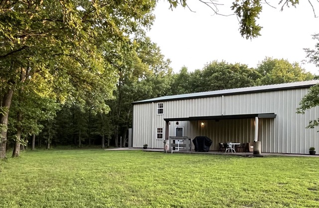 The perfect getaway on 14 acres just minutes from Truman Lake!