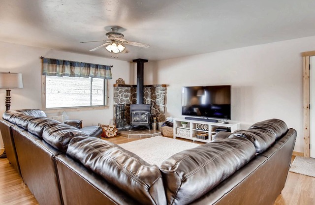 The perfect location for your mountain getaway. 4WD Required during the winter.