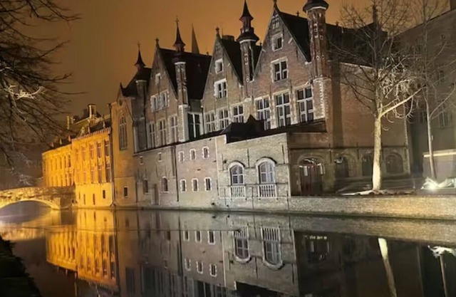 The place to stay if visiting Brugge. Great location & free parking!