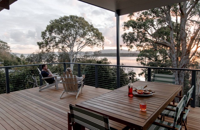 The Point Lake House w/direct access to Wallis Lake.