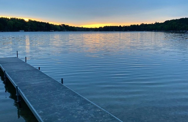 The Point on Fish Lake! Luxury Updated Lakefront Sleeps 12