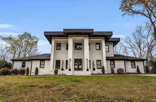 The Push Palace: Where Extravagance Meets Grandeur in Luxurious Living