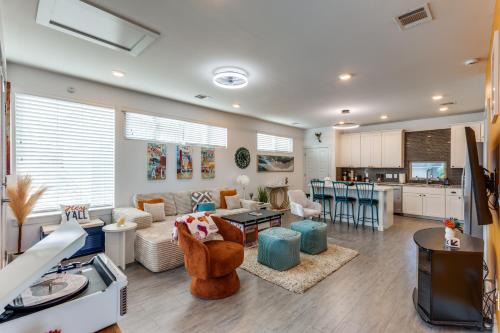 The Q - Austin Family Home - Hot Tub & Golf Sim