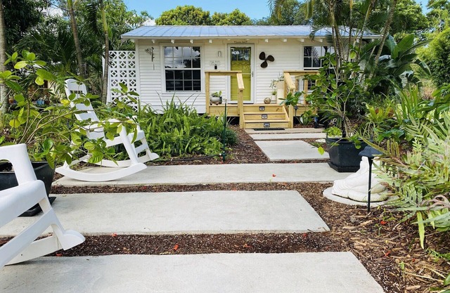 The Quarterdeck Cottage~Boat dockage available directly across the street