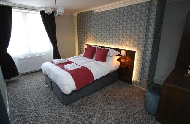 The Queens Head Hotel