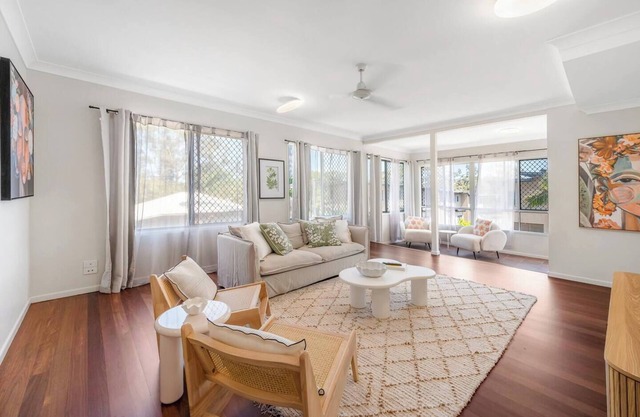The Queenslander - Stone's Throw from City Centre and Gladstone Hospital