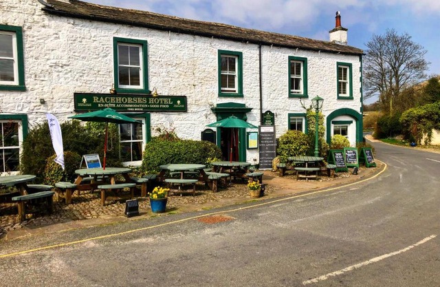 The Racehorses Hotel