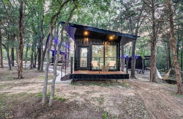 The Red Bird | Treehouse Stay + Pickleball Court