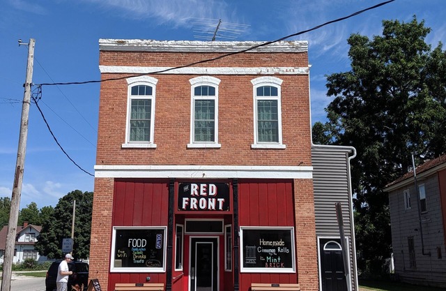 The Red Front Suite - Sleeps 15