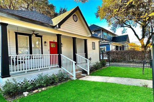 The Red Haven -Heart of EaDo HTX & NRG-