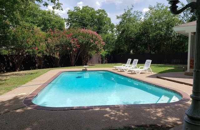 The Red Hen: Staycation! Swimming, Man Cave, Atari