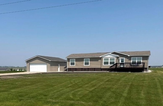 The Reel Deal in Devils Lake with Shop – Boat Launch Nearby