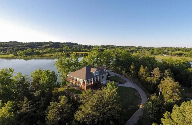 The Retreat at Paradise Hills | 6BR Lake Front | Dock |Game Room