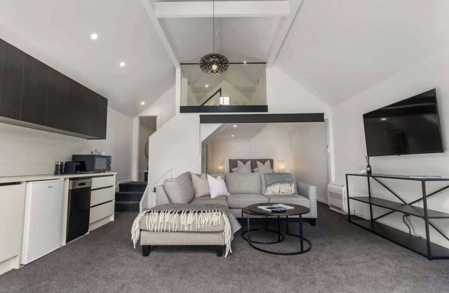 The Ridge Villa 3 – Family-Sized near Tara Iti, Sleeps 4+