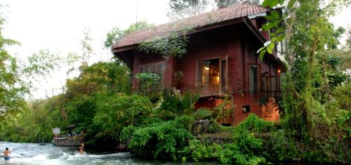 The Rippling Edge - River front property