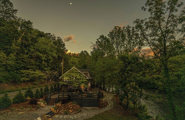 The River House on the Tuckasegee River near Bryson City, NC