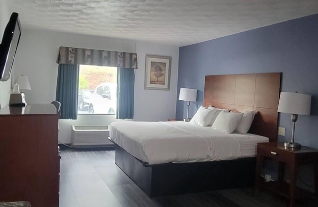 The Royal Inn & Suites