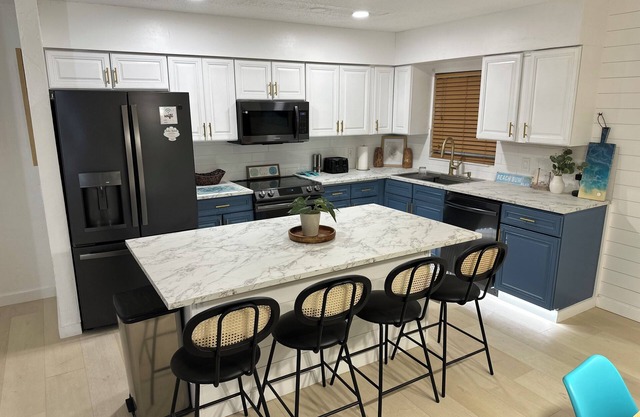 The Salty Sandcastle/POOL/GAME ROOM/3 bedroom/3 miles to the beach