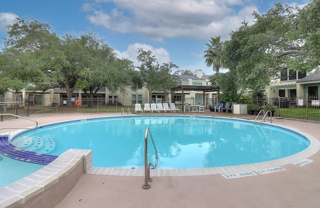 The Salty Seahorse! 2 Primary Suites, Pool, Pier, Boat Ramp, Slips, BBQ Area!