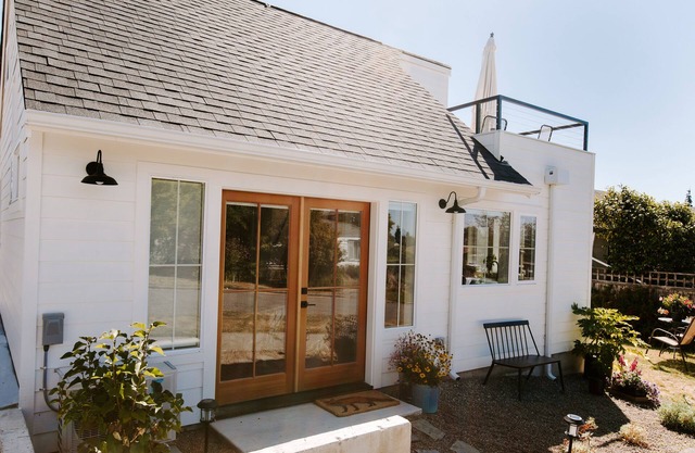 The Seattle House - Guest House with a View in West Seattle.